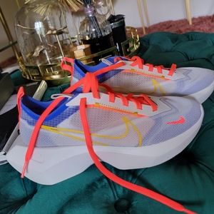 Women Nike Vista Lite Shoes. Size US 7